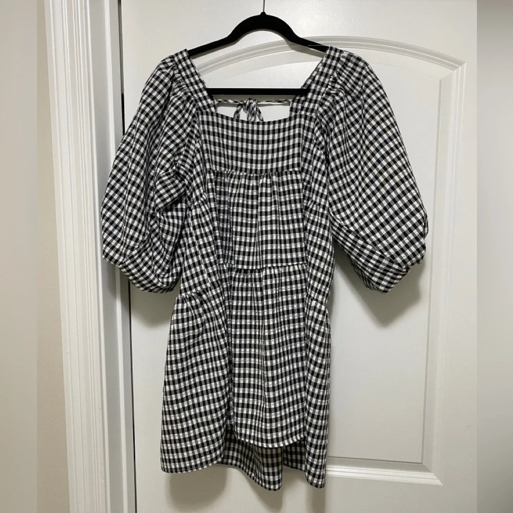 SNDY’S black and white puff sleeve dress - Picture 4 of 5